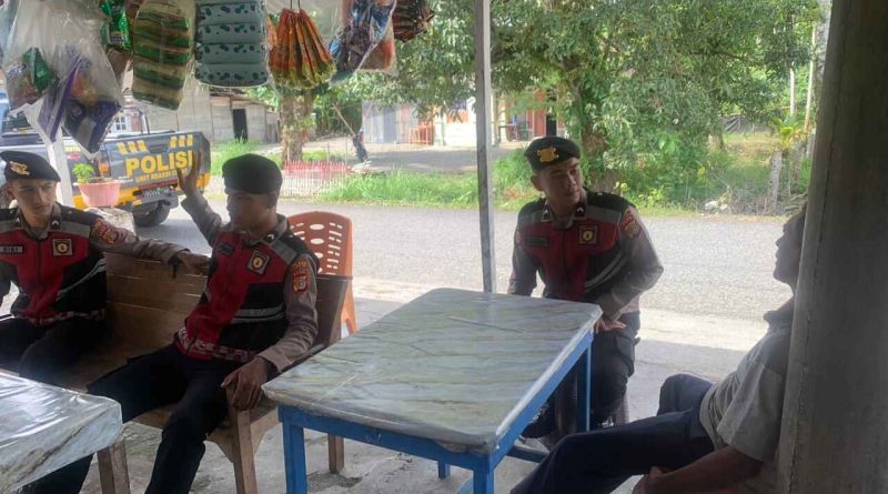 TEAM PATROLI KOTA PRESISI SAT SAMAPTA POLRES ABDYA MENYAMPAIKAN PESAN-PESAN HARKAMTIBMAS KEPADA WARGA MELALUI GIAT PATROLI MALAM HARI