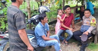 BHABINKAMTIBMAS POLSEK BLANGPIDIE MELAKSANAKAN KEGIATAN SAMBANG DESA PADA SIANG HARI DAN MENYAMPAIKAN PESAN-PESAN KAMTIBMAS KEPADA MASYARAKAT BHABINKAMTIBMAS POLSEK BLANGPIDIE MELAKSANAKAN KEGIATAN SAMBANG DESA PADA SIANG HARI DAN MENYAMPAIKAN PESAN-PESAN KAMTIBMAS KEPADA MASYARAKAT