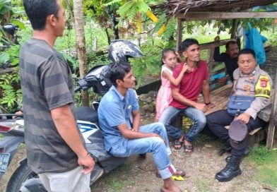 BHABINKAMTIBMAS POLSEK BLANGPIDIE MELAKSANAKAN KEGIATAN SAMBANG DESA PADA SIANG HARI DAN MENYAMPAIKAN PESAN-PESAN KAMTIBMAS KEPADA MASYARAKAT