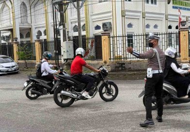 PERSONEL SAT LANTAS POLRES ABDYA MELAKSANAKAN GIAT STRONG POINT DI SELURUH TITIK LOKASI PUSAT KERAMAIAN MASYARAKAT GUNA MEMINIMALISIR PELANGGARAN LALULINTAS